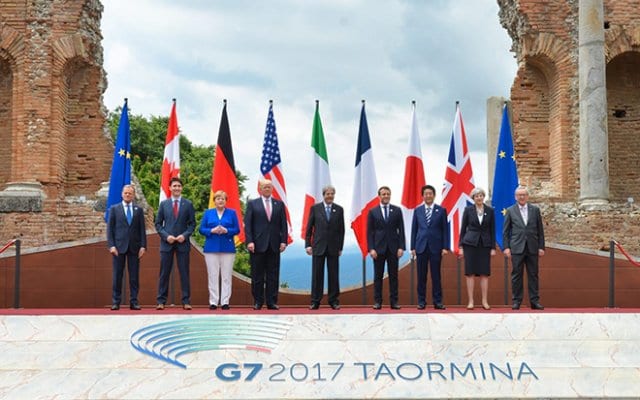 G7_Taormina_family_photo_2017