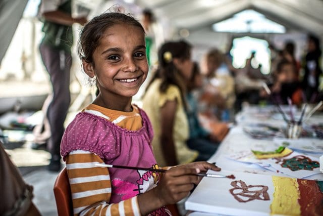 iraq-art-workshop-girl