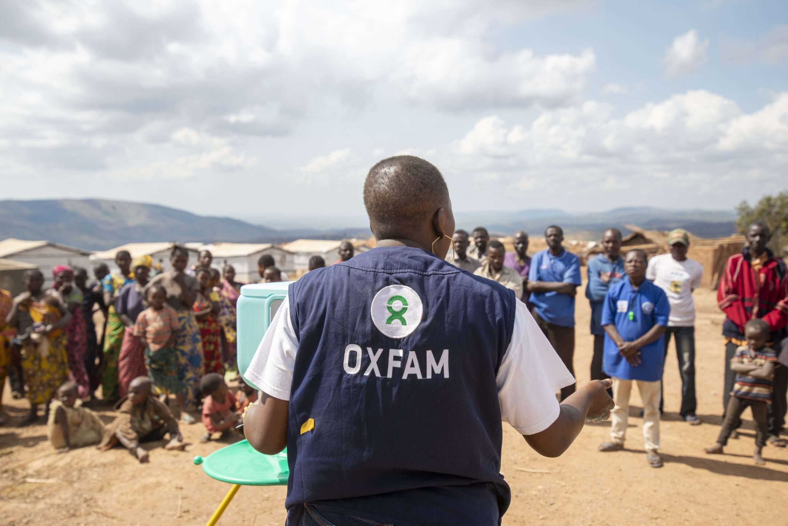 Oxfam Public Health Officer, demonstrating the new hand washing stand to the community in the displaced persons site of Mwaka.