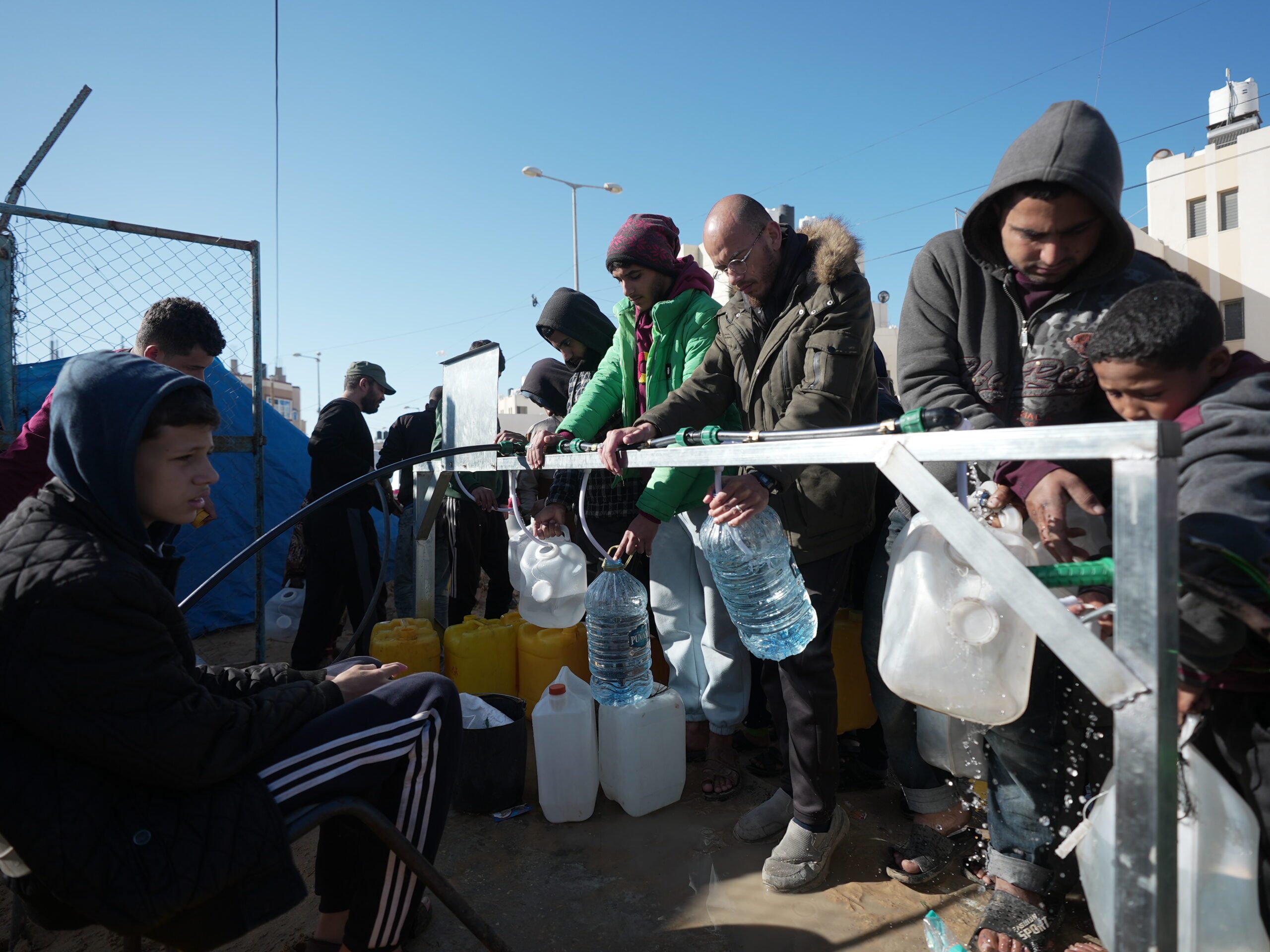 Displaced people in Rafah in South Gaza to use the newly installed desalination units