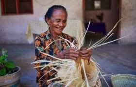 Timor Leste woman weaving